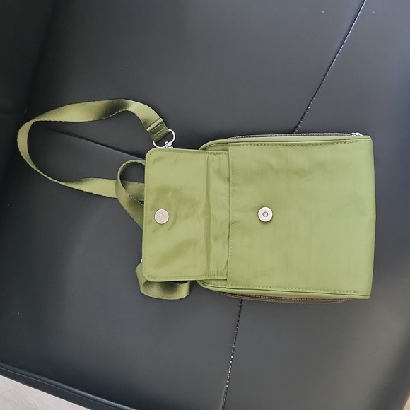 Baggallini travel crossbody - Picture 3 of 8